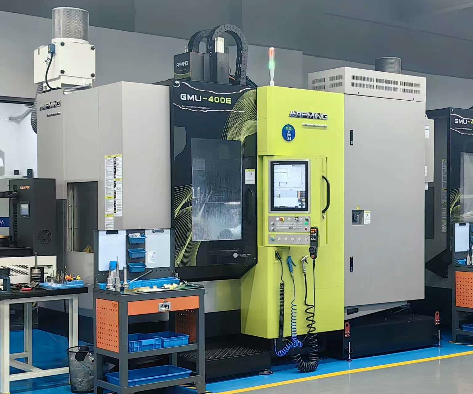 An AEMING GMU-400E machining center on the Fudakin production floor.
